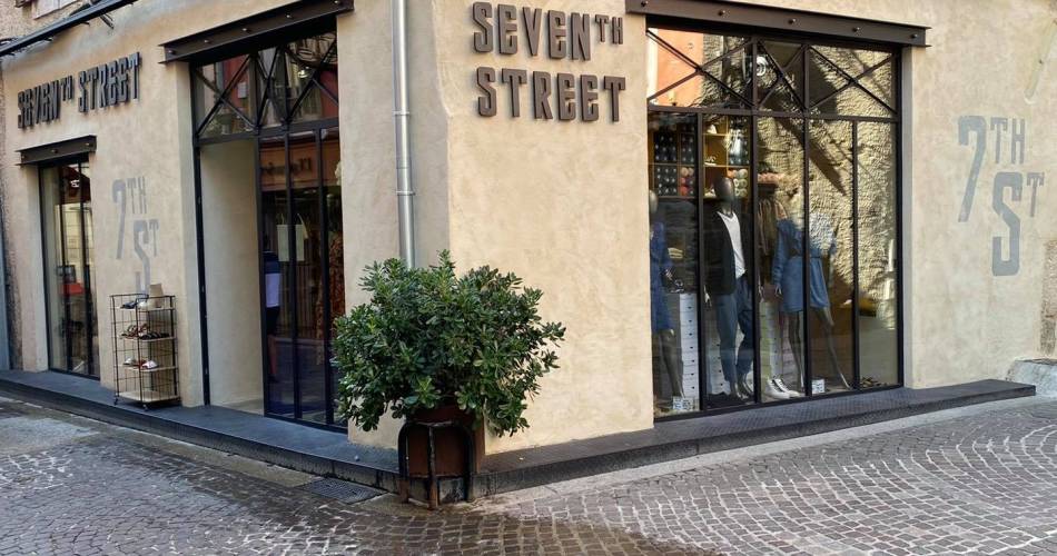 Seven street@Seven Street