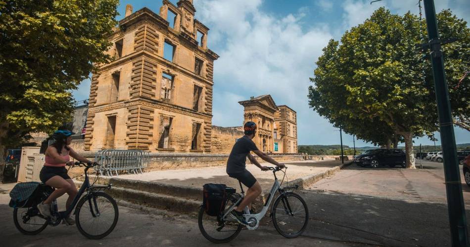 LA TOUR D'AIGUES - À vélo, dans la roue des Vaudois@©Julien Abellan