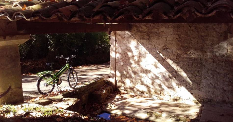 MAUBEC-COUSTELLET - Les villages perchés à vélo@©Eric Garnier - PNR Luberon