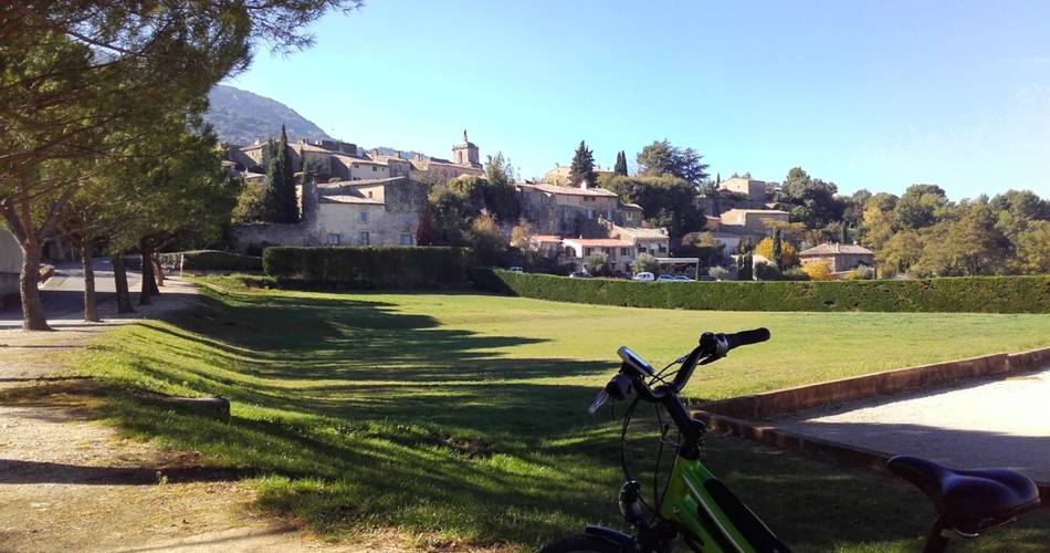 Perched villages by bike@©Eric Garnier - PNR Luberon