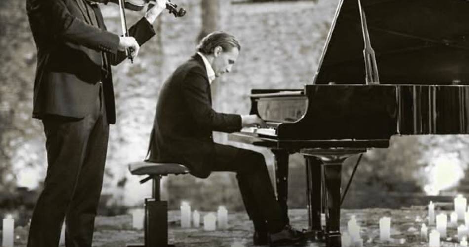 Pianoconcert bij kaarslicht in het kasteel van Sannes@Concert de piano à la bougie au château de  Sannes_Sannes