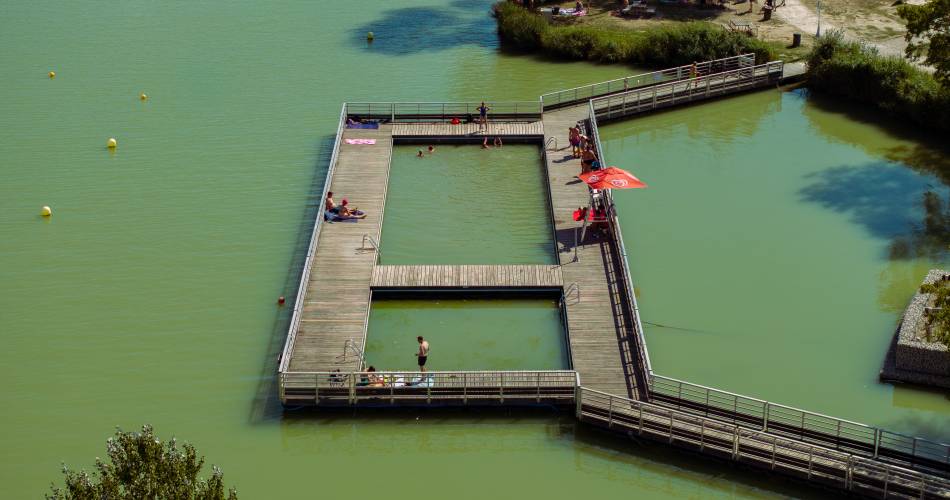 Bassin de baignade du plan d'eau de la Riaille@© Office de tourisme Pays d'Apt Luberon