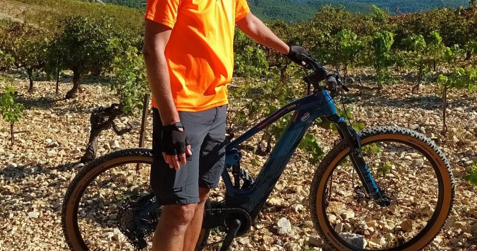 Vélo Vaucluse Découverte : Mini-séjour en vélo électrique entre Dentelles de Montmirail et Mont Ventoux dans le Comtat Venaissin.@Mathieu