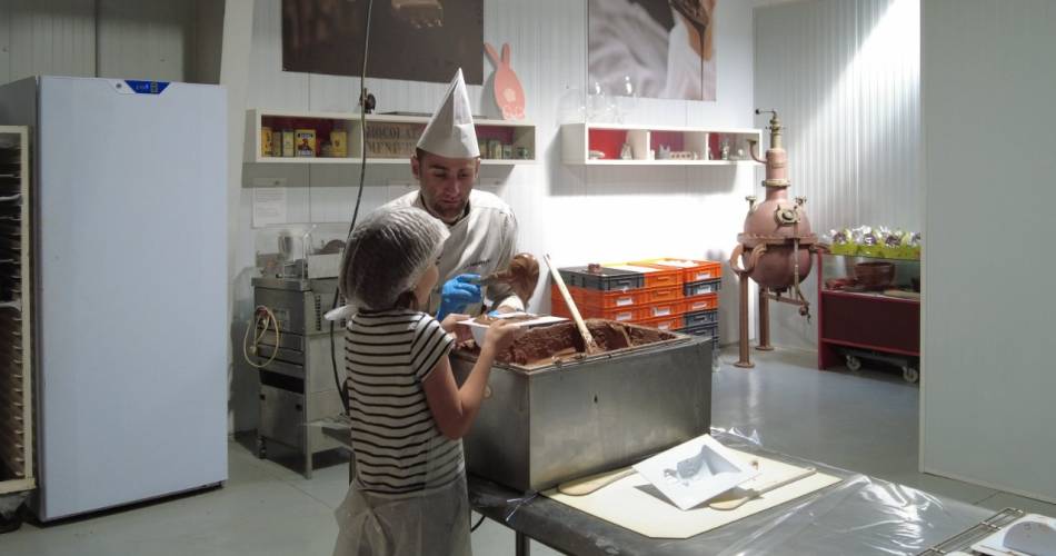 Ateliers Moulage pour les Enfants à la Chocolaterie Castelain@©OT Orange-Châteauneuf du Pape
