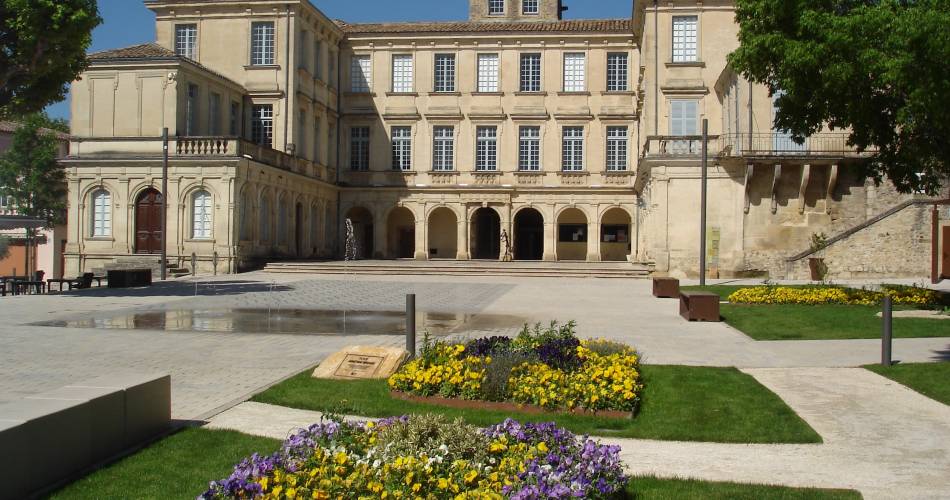 Visites guidées de la Chapelle des Pénitents Blancs et du Château de Simiane@Mairie de Valréas