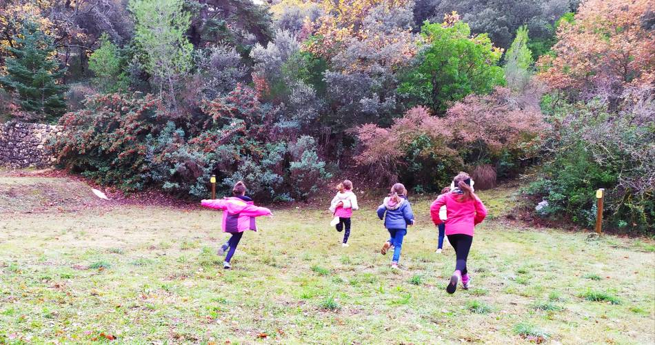 Jeux Forest'cool et activités manuelles avec des éléments naturels@©Bénédicte Lamy Association Forest'cool