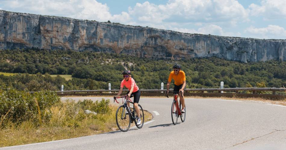 SAINT-SATURNIN-LÈS-APT - À l'assaut des Monts-de-Vaucluse à vélo@©Julien Abellan