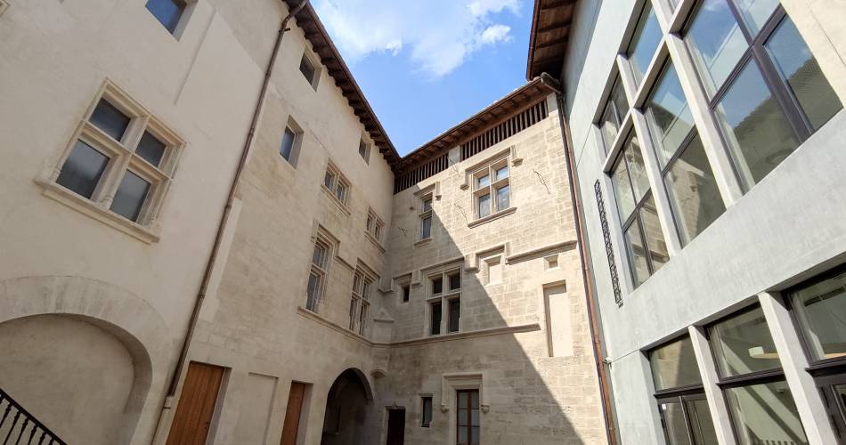 Visites commentées de la cour de l’hôtel de Brancas@Ville de L'Isle-sur-la-Sorgue - Direction du Patrimoine