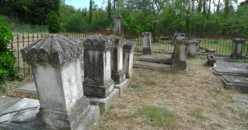 Visite commentée du cimetière juif  : lieu de mémoire des familles juives l’isloises aux XIXe et XXe siècles@Ville de L'Isle-sur-la-Sorgue - Direction du Patrimoine