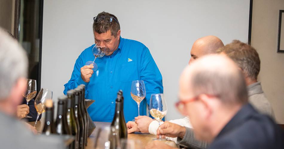 Introductory workshop to wine tasting including Châteauneuf-du-Pape.@©Domaine Durieu