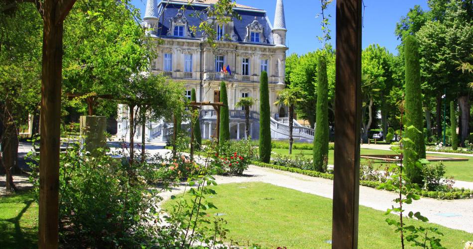 Park und Schloss Val-Seille@HOCQUEL Alain - Vaucluse Provence