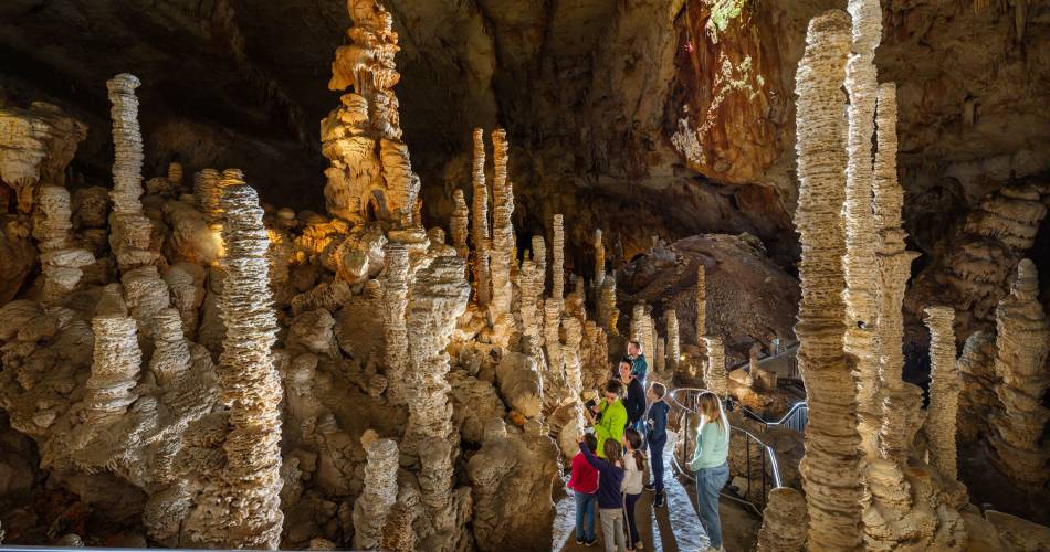 Aven d'Orgnac Grand Site de France, visit the cave and the Cité de la Préhistoire (Prehistoric City)@R. Flament - Aven d'Orgnac