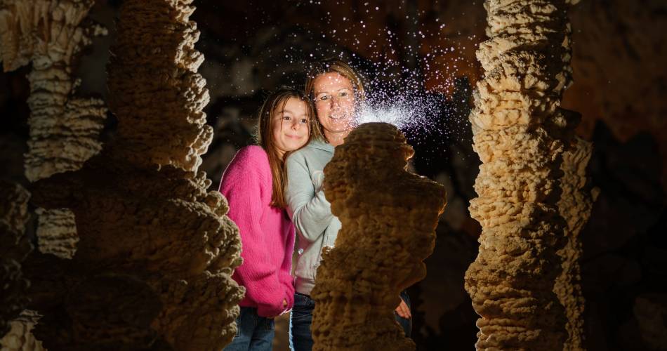 Aven d'Orgnac Grand Site de France, visit the cave and the Cité de la Préhistoire (Prehistoric City)@R. Flament - Aven d'Orgnac