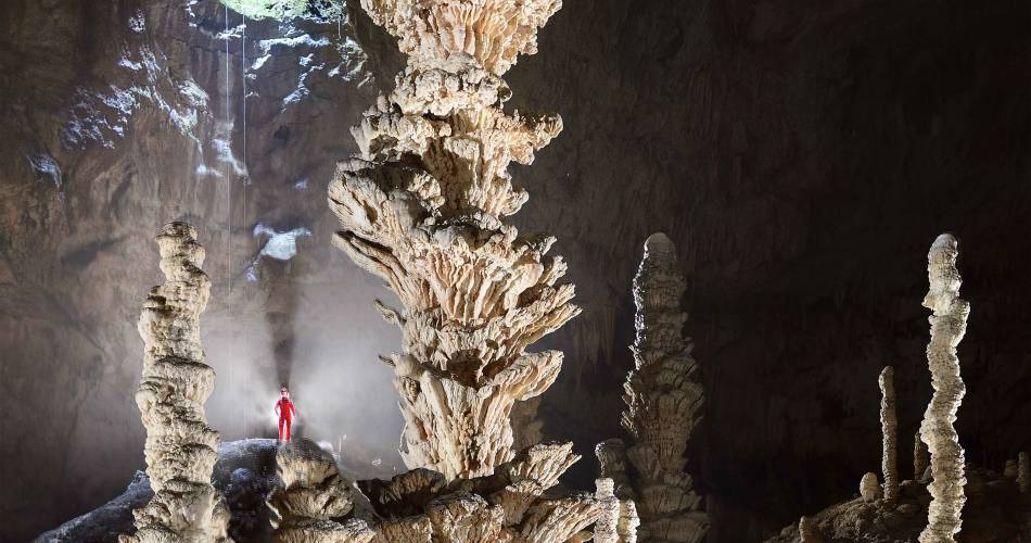 Aven d'Orgnac Grand Site de France, visit the cave and the Cité de la Préhistoire (Prehistoric City)@P. Crochet - Aven d'Orgnac