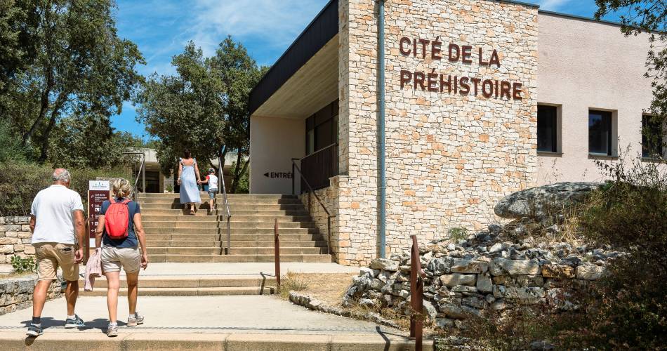 Aven d'Orgnac Grand Site de France, visit the cave and the Cité de la Préhistoire (Prehistoric City)@S. Baur - Aven d'Orgnac