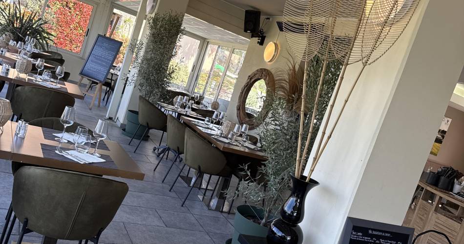 @B2 Restaurant_Fontaine-de-Vaucluse