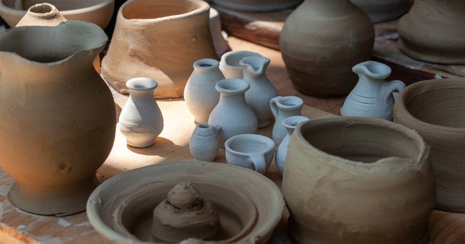 Pottery market on Ceramics Day in Cucuron@pixabay
