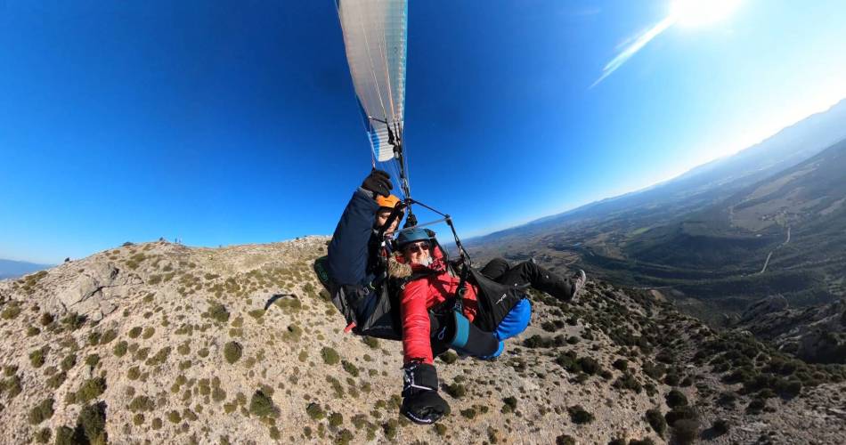 Randonnée et vol en parapente@Randonnée et vol en parapente_Cabrières-d'Aigues