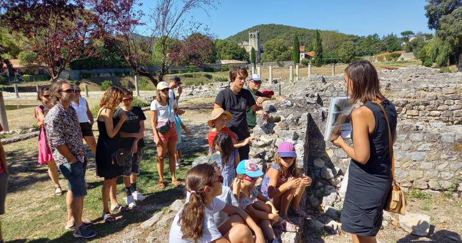 Geführte Tour ''Das Leben der Römer den Kindern erzählt''.@Parc Archéologique