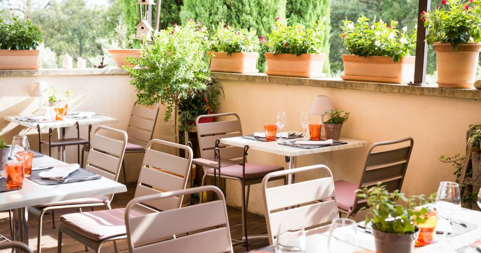 A day between Ventoux and Dentelles de Montmirail in the heart of our vineyards, lunch included@Château La Croix des Pins