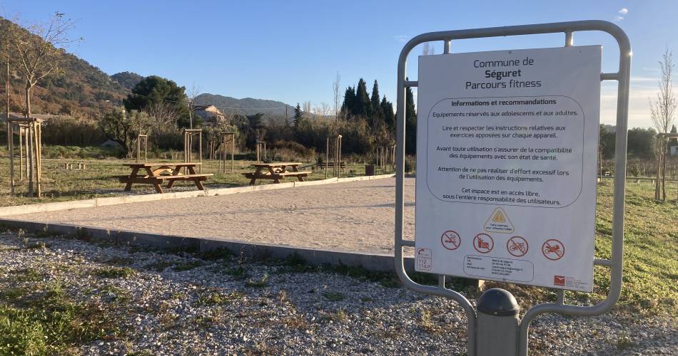 Aire de pique-nique  parcours de santé@Mairie de Séguret