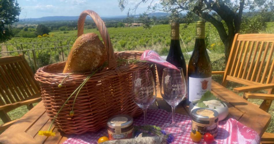 Pique nique entre vignes et oliviers au Château Maucoil@© Maucoil