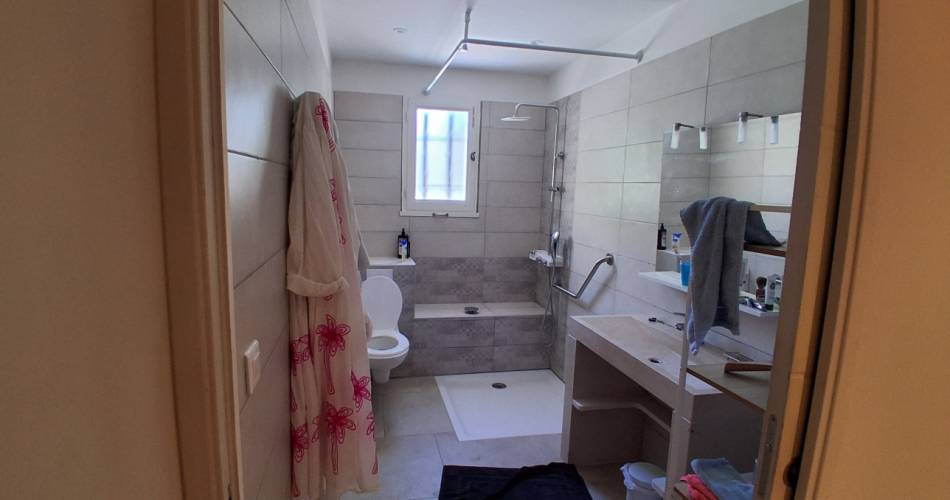 Les espélugues du partage des eaux@CAREDDU Robert