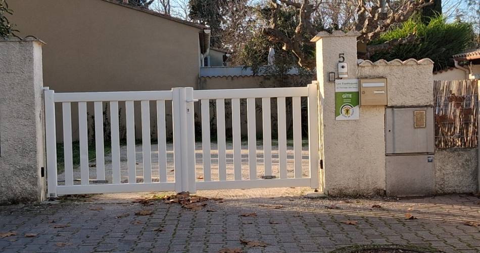 Les espélugues du partage des eaux@CAREDDU Robert