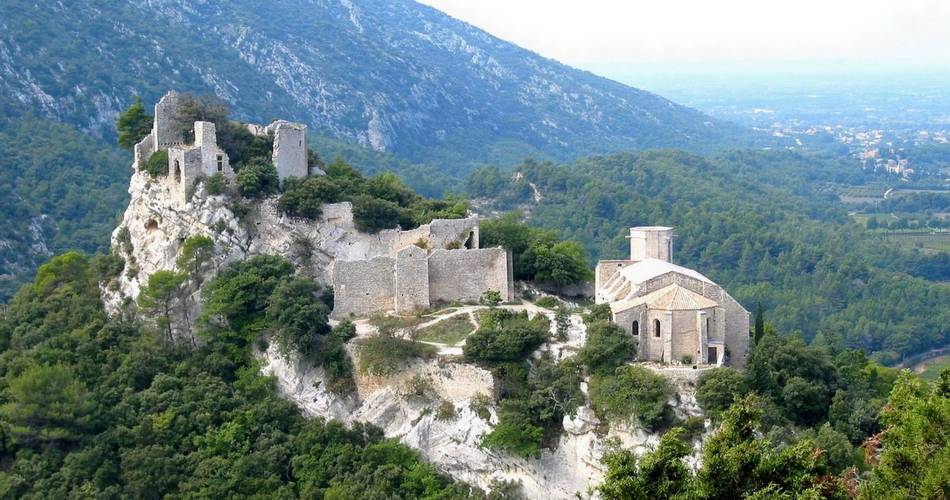 MAUBEC - OPPÈDE-LE-VIEUX - Sur les chemins traversiers@©OTI Destination Luberon