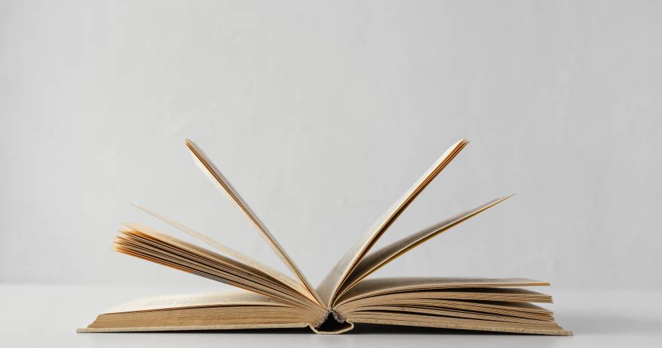 Bébés lecteurs@©Freepik
