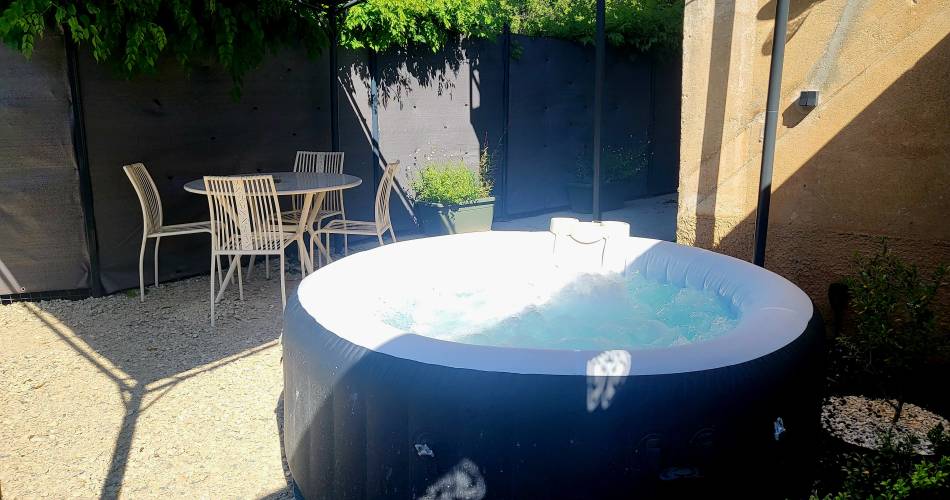 Nature & détente jacuzzi au pied du Mont Ventoux@Nature &détente