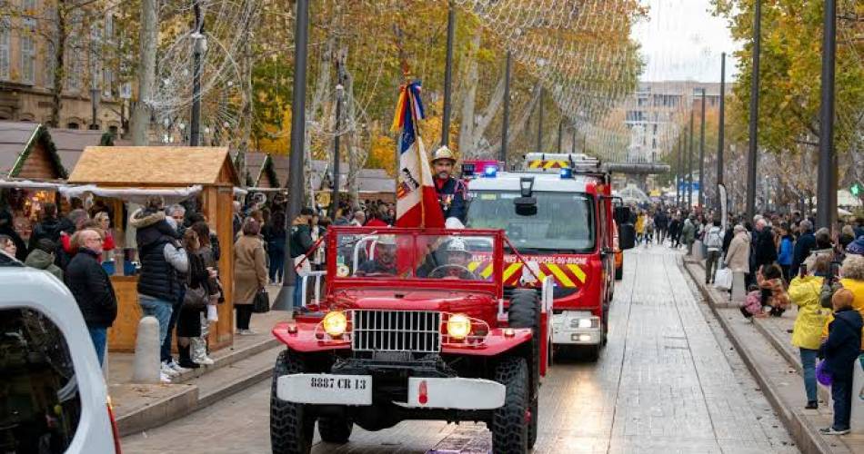 Défilé de la Sainte Barbe des Sapeurs Pompiers de Cadenet@Défilé de la Sainte Barbe des Sapeurs Pompiers de Cadenet_Cadenet