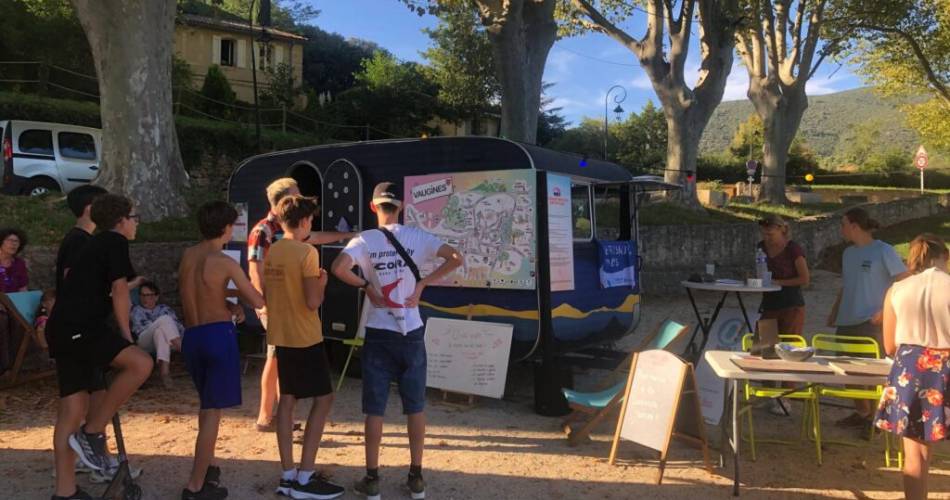 La "Caravane sonore" porté par le Grand Ménage passe à La Motte d' Aigues@La "Caravane sonore" porté par le Grand Ménage passe à La Tour d' Aigues_La Tour-d'Aigues