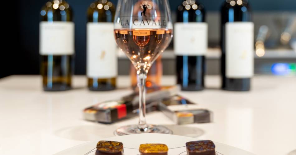 Wijn- en chocoladeworkshop bij La Cavale in Cucuron@Atelier Vins et Chocolat à La Cavlle à Cucuron_Cucuron