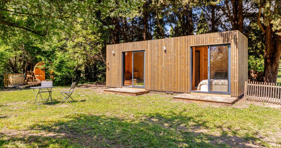 Tinyhouse&abeilles : séjour insolite en Provence@© Happy-Culture