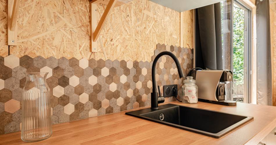 Tinyhouse&abeilles : séjour insolite en Provence@© Happy-Culture