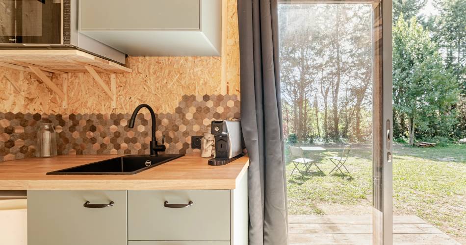 Tinyhouse&abeilles : séjour insolite en Provence@© Happy-Culture