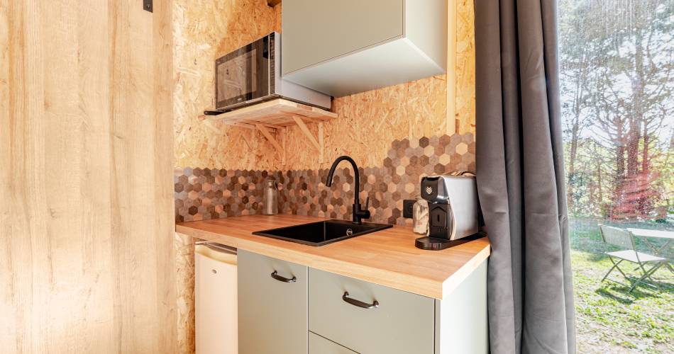 Tinyhouse&abeilles : séjour insolite en Provence@© Happy-Culture