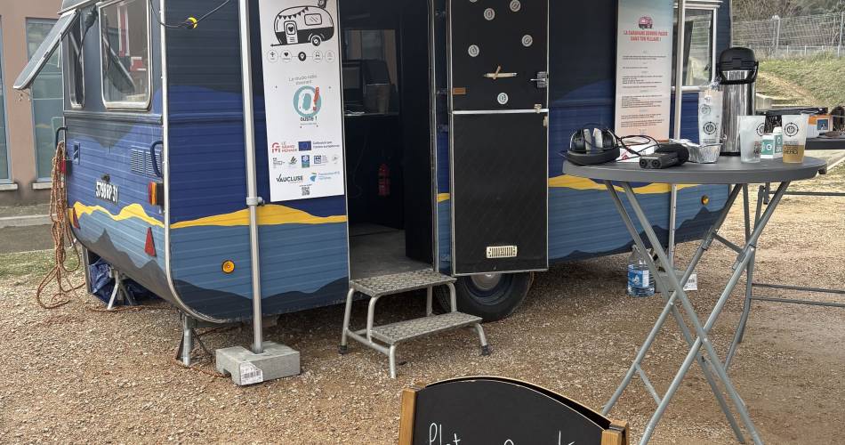 La "Caravane sonore" porté par le Grand Ménage passe  à  Cabrières d' Aigues@Shana Esnault