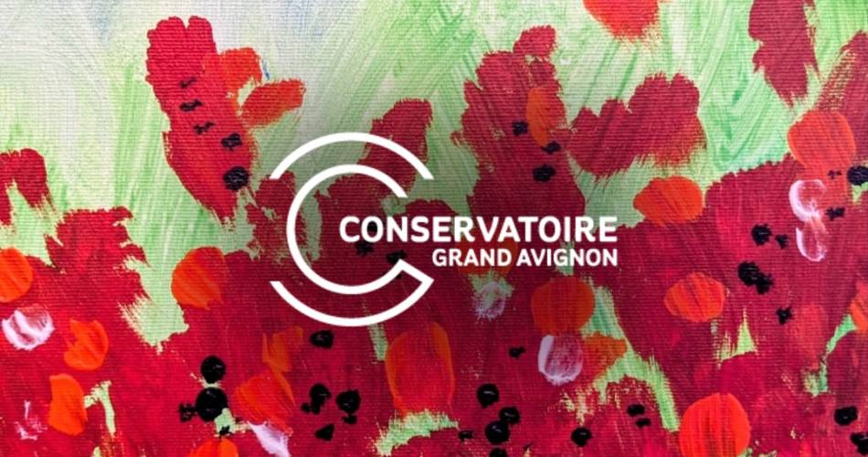 Mit erhobenen Händen@©Conservatoire du Grand Avignon