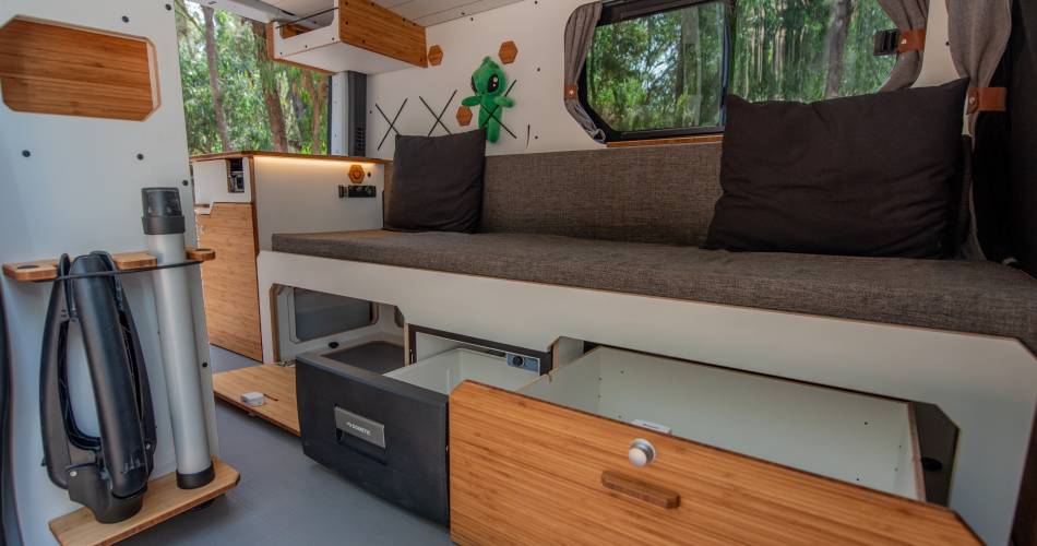 VAN-AWAY PROVENCE@Van-away