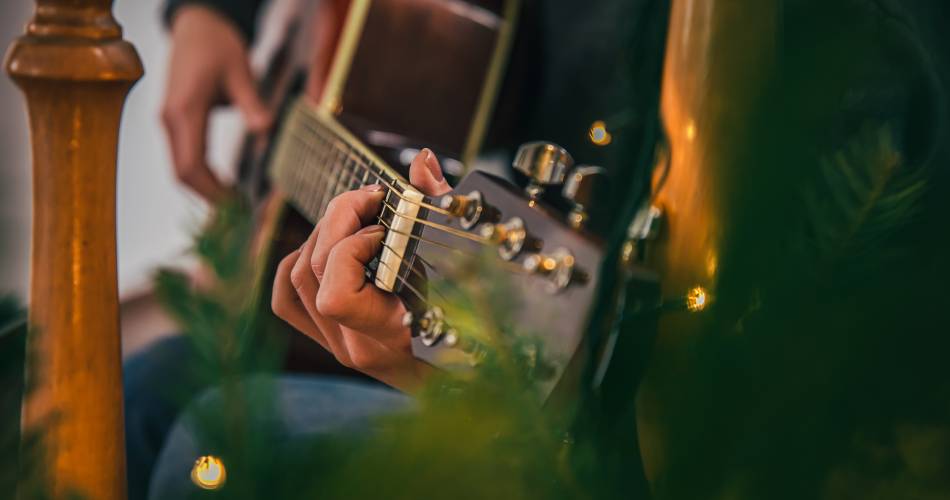 Concert de guitare à la médiathèque@Freepik