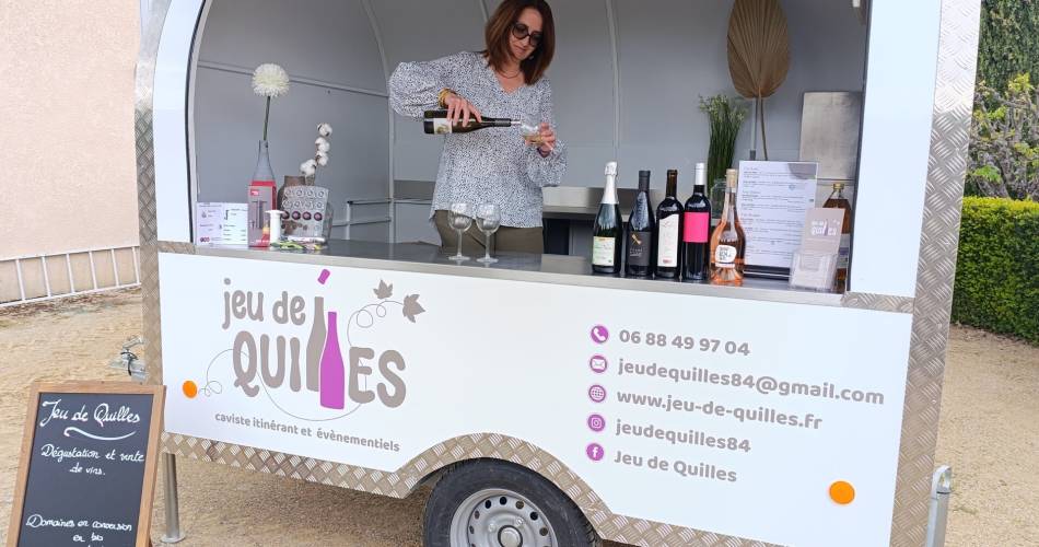 Wine tasting and sales@Elodie Devaux