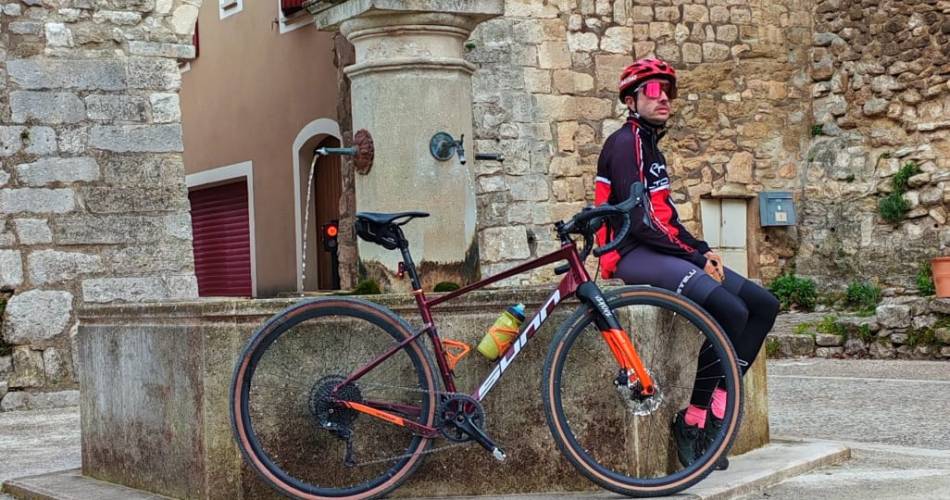 Boucle gravel N°43-Canaux & Villages perchés@@ProvenceExplore