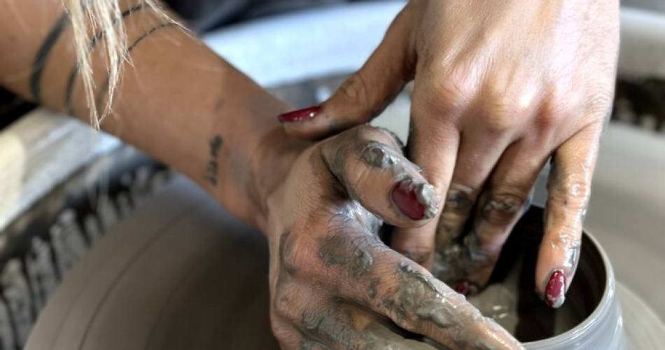 Slow Workshops (ceramics classes) at the Domaine de La Parpaille@Les ateliers Slow (cours de céramique) au Domaine de La Parapille_Cucuron