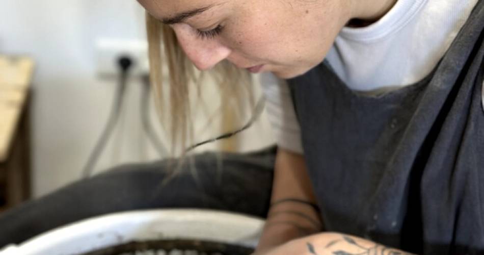 Slow Workshops (ceramics classes) at the Domaine de La Parpaille@Les ateliers Slow (cours de céramique) au Domaine de La Parapille_Cucuron