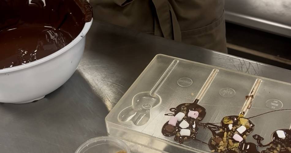 L'atelier sucettes à la Chocolaterie Castelain@© Chocolaterie Castelain