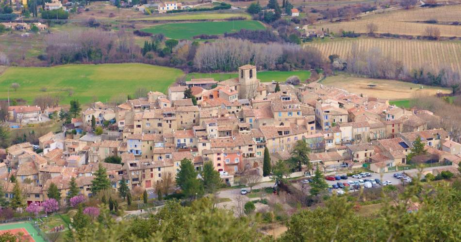 BEAUMONT-DE-PERTUIS - L'eau des fontaines et Chapelle Sainte-Croix@©Axelle Baumard - PNR Luberon