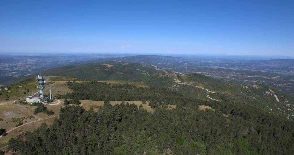 CABRIÈRES-D'AIGUES - Le Mourre Nègre, côté sud@©Stéphane Legal - PNR Luberon