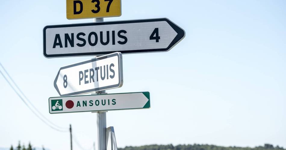 PERTUIS - Sur le pays d'Aigues à vélo (côté ouest)@©Damien Rosso - Drozphoto